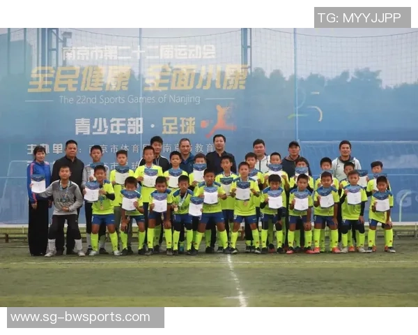 成都市校园足球发展现状与未来展望:推动青少年全面素质提升的路径探讨 成都市校园足球发展现状与未来展望:推动青少年全面素质提升的路径探讨